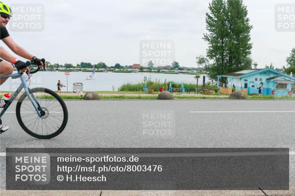 21.06.2025 - 27. Vierlanden-Triathlon H.Heesch http://msf.ph/oto/8003476 15.06.2025 12:49:48 Radfahren 957 meine-sportfotos.de