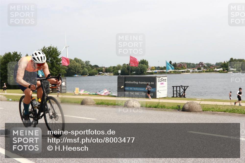 21.06.2025 - 27. Vierlanden-Triathlon H.Heesch http://msf.ph/oto/8003477 15.06.2025 11:48:56 Radfahren 739 meine-sportfotos.de