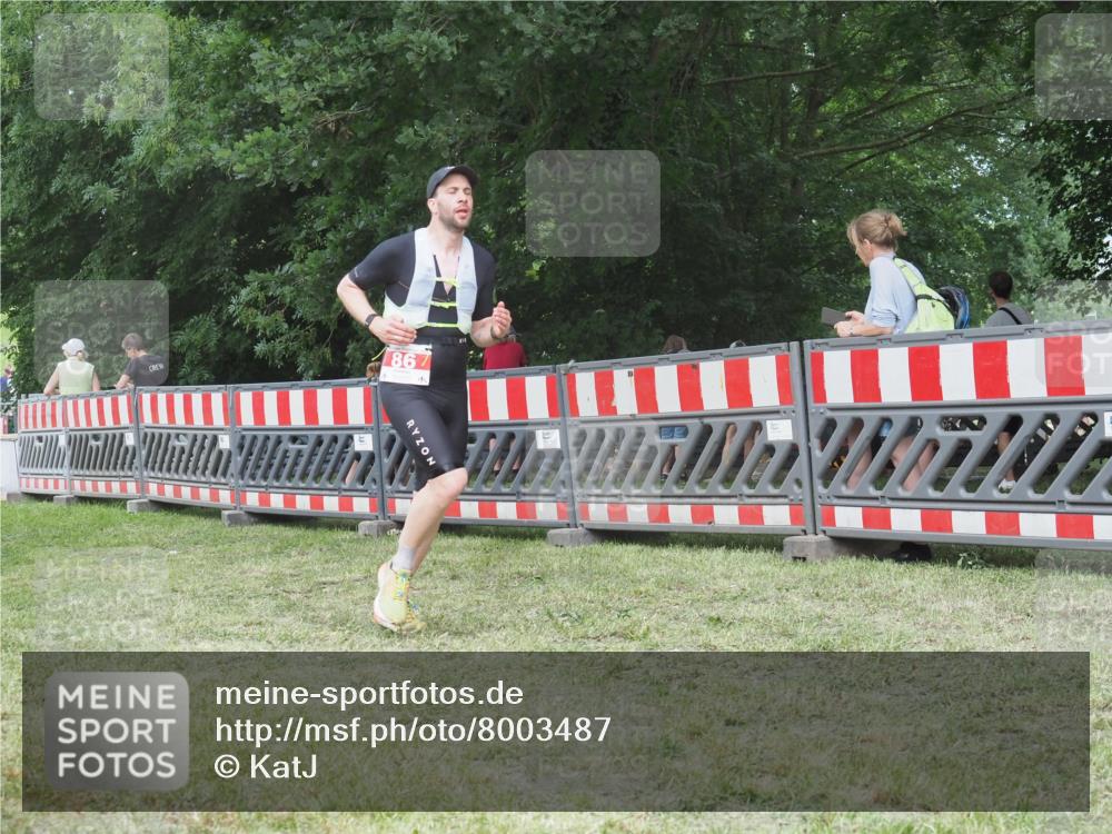 21.06.2025 - 27. Vierlanden-Triathlon KatJ http://msf.ph/oto/8003487 15.06.2025 12:57:07 Ziel 64, 86 meine-sportfotos.de