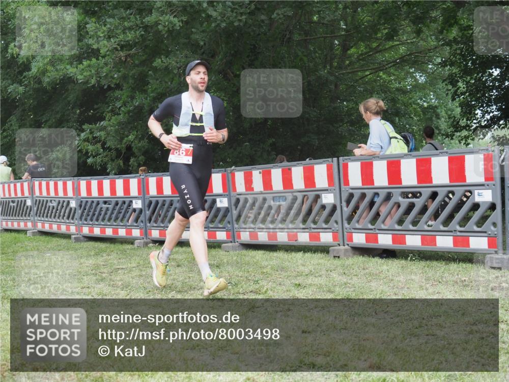 21.06.2025 - 27. Vierlanden-Triathlon KatJ http://msf.ph/oto/8003498 15.06.2025 12:57:07 Ziel 64, 86 meine-sportfotos.de