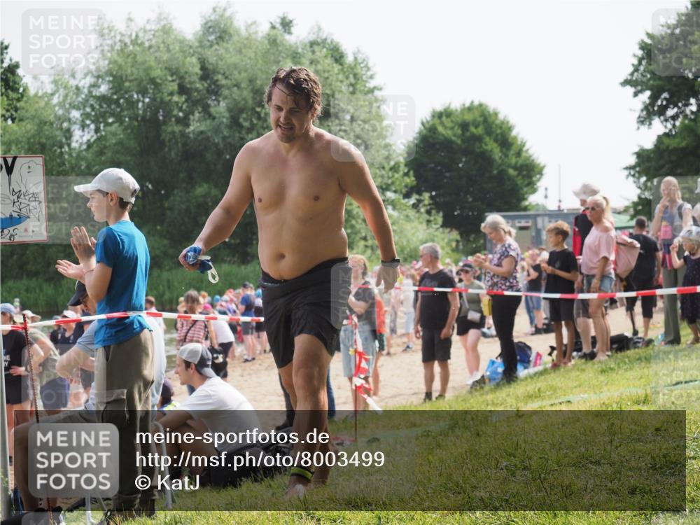 15.06.2025 - 27. Vierlanden-Triathlon KatJ http://msf.ph/oto/8003499 15.06.2025 10:00:20 Schwimmen 290 meine-sportfotos.de