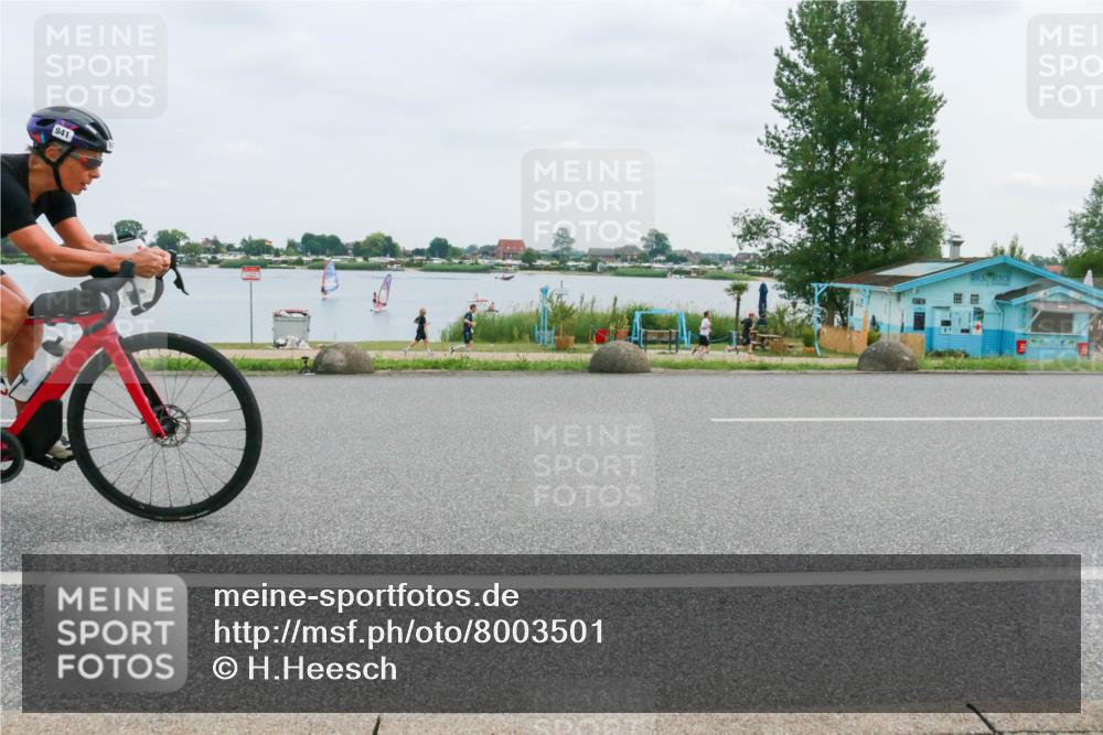 21.06.2025 - 27. Vierlanden-Triathlon H.Heesch http://msf.ph/oto/8003501 15.06.2025 12:50:37 Radfahren 941 meine-sportfotos.de