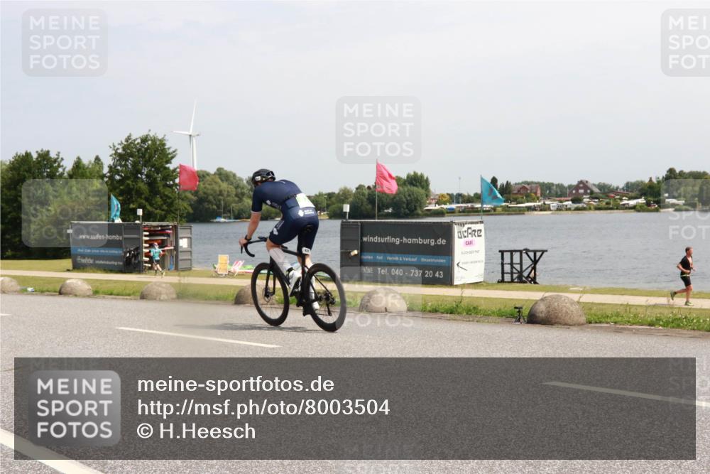 21.06.2025 - 27. Vierlanden-Triathlon H.Heesch http://msf.ph/oto/8003504 15.06.2025 11:49:12 Radfahren 773 meine-sportfotos.de