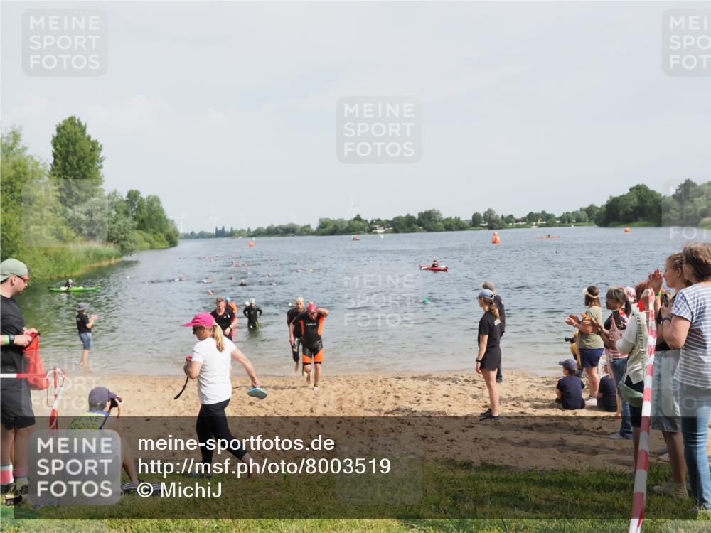 21.06.2025 - 27. Vierlanden-Triathlon MichiJ http://msf.ph/oto/8003519 15.06.2026 10:05:54 Schwimmen 372, 392, 410, 435, 442, 458 meine-sportfotos.de