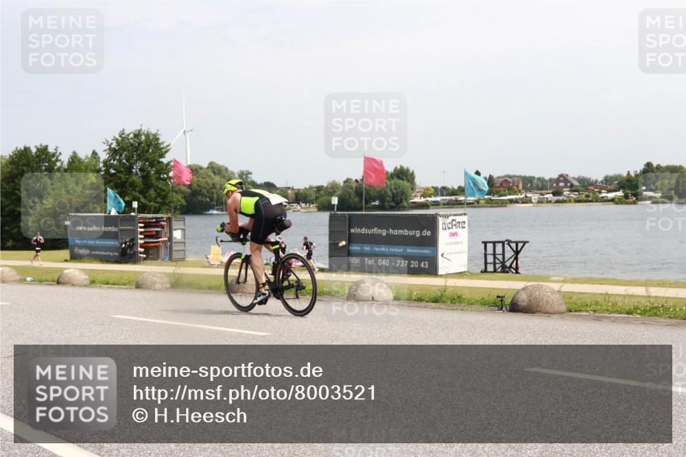 21.06.2025 - 27. Vierlanden-Triathlon H.Heesch http://msf.ph/oto/8003521 15.06.2025 11:49:23 Radfahren 844 meine-sportfotos.de