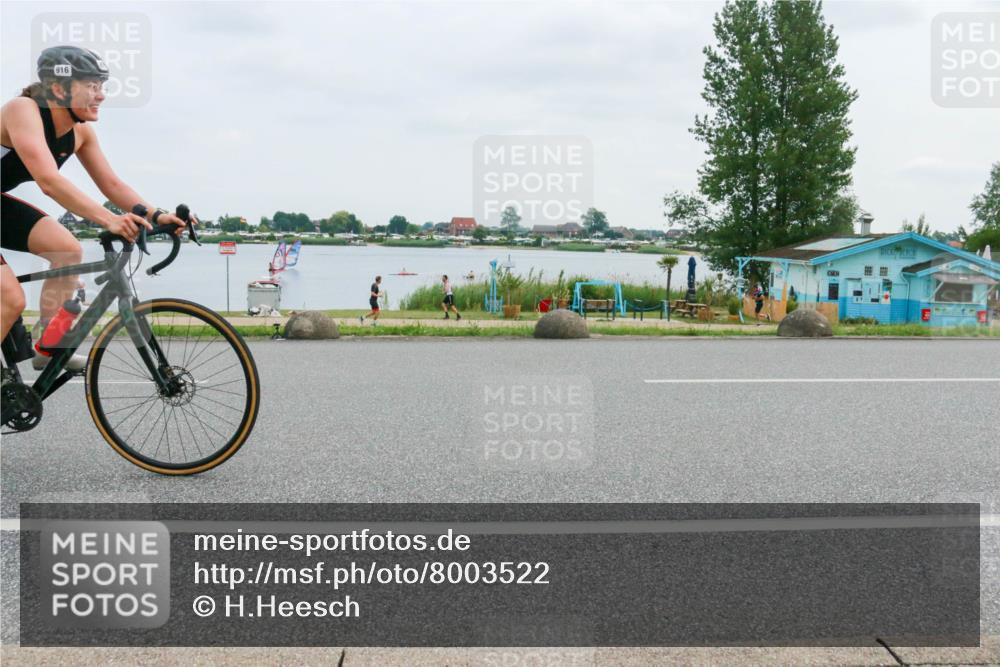 21.06.2025 - 27. Vierlanden-Triathlon H.Heesch http://msf.ph/oto/8003522 15.06.2025 12:50:57 Radfahren 890 meine-sportfotos.de