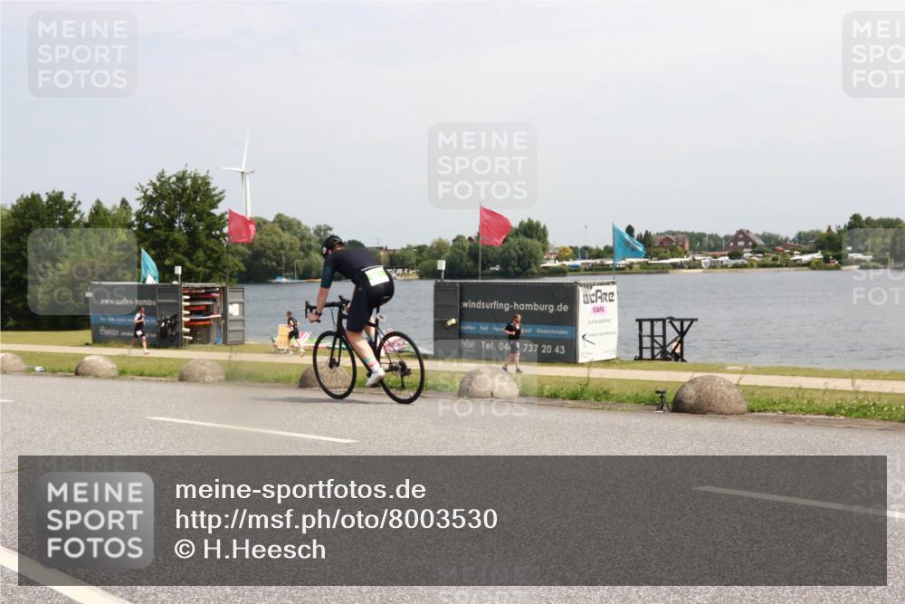 21.06.2025 - 27. Vierlanden-Triathlon H.Heesch http://msf.ph/oto/8003530 15.06.2025 11:49:24 Radfahren 844 meine-sportfotos.de