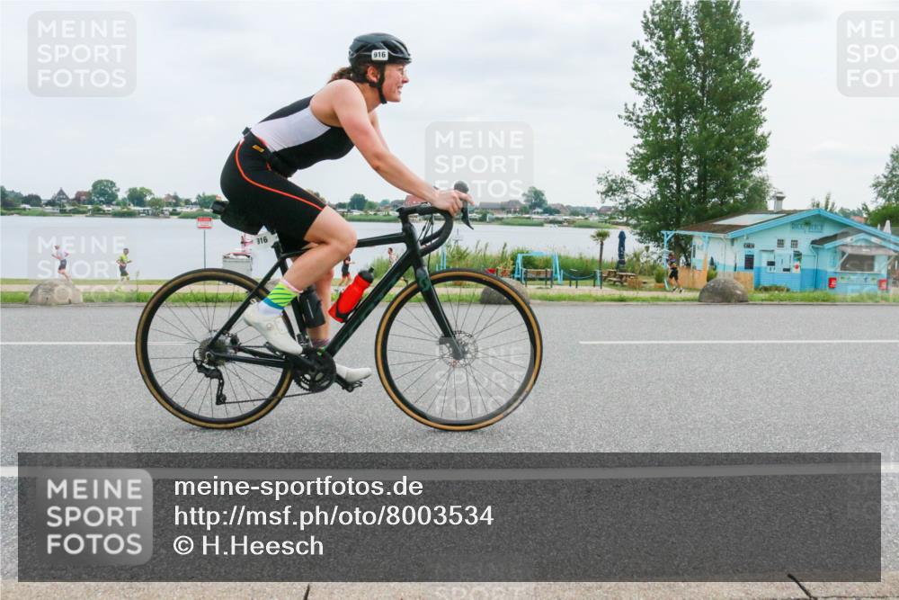 21.06.2025 - 27. Vierlanden-Triathlon H.Heesch http://msf.ph/oto/8003534 15.06.2025 12:50:57 Radfahren 890 meine-sportfotos.de
