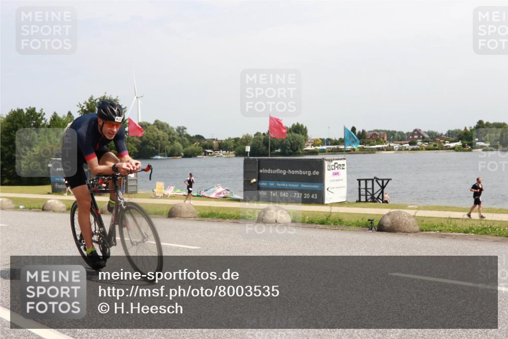 21.06.2025 - 27. Vierlanden-Triathlon H.Heesch http://msf.ph/oto/8003535 15.06.2025 11:49:28 Radfahren 681, 835, 844 meine-sportfotos.de