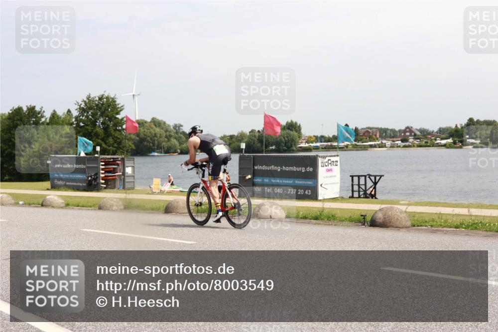 21.06.2025 - 27. Vierlanden-Triathlon H.Heesch http://msf.ph/oto/8003549 15.06.2025 11:49:40 Radfahren 810, 828, 845, 855 meine-sportfotos.de