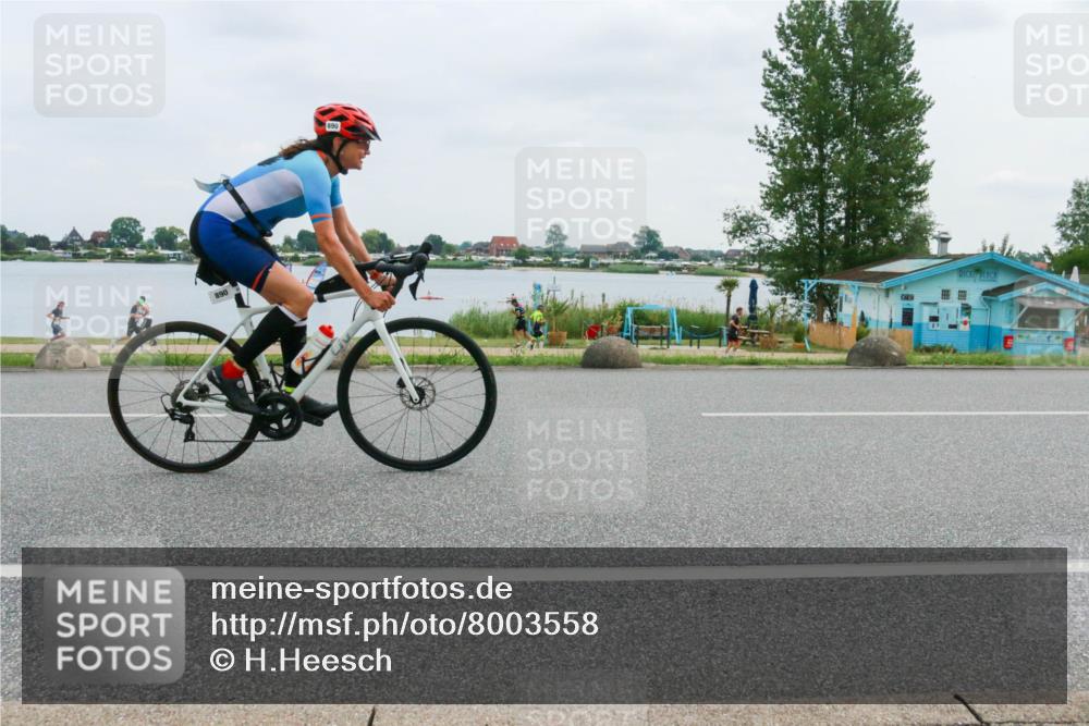 21.06.2025 - 27. Vierlanden-Triathlon H.Heesch http://msf.ph/oto/8003558 15.06.2025 12:51:01 Radfahren 890 meine-sportfotos.de