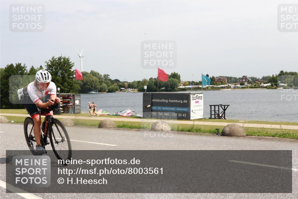 21.06.2025 - 27. Vierlanden-Triathlon H.Heesch http://msf.ph/oto/8003561 15.06.2025 11:49:41 Radfahren 810, 828, 845, 855 meine-sportfotos.de
