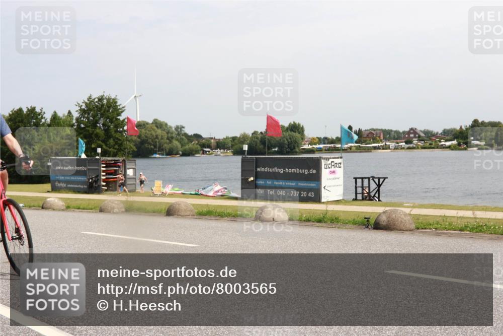 21.06.2025 - 27. Vierlanden-Triathlon H.Heesch http://msf.ph/oto/8003565 15.06.2025 11:49:42 Radfahren 810, 828, 845, 855 meine-sportfotos.de