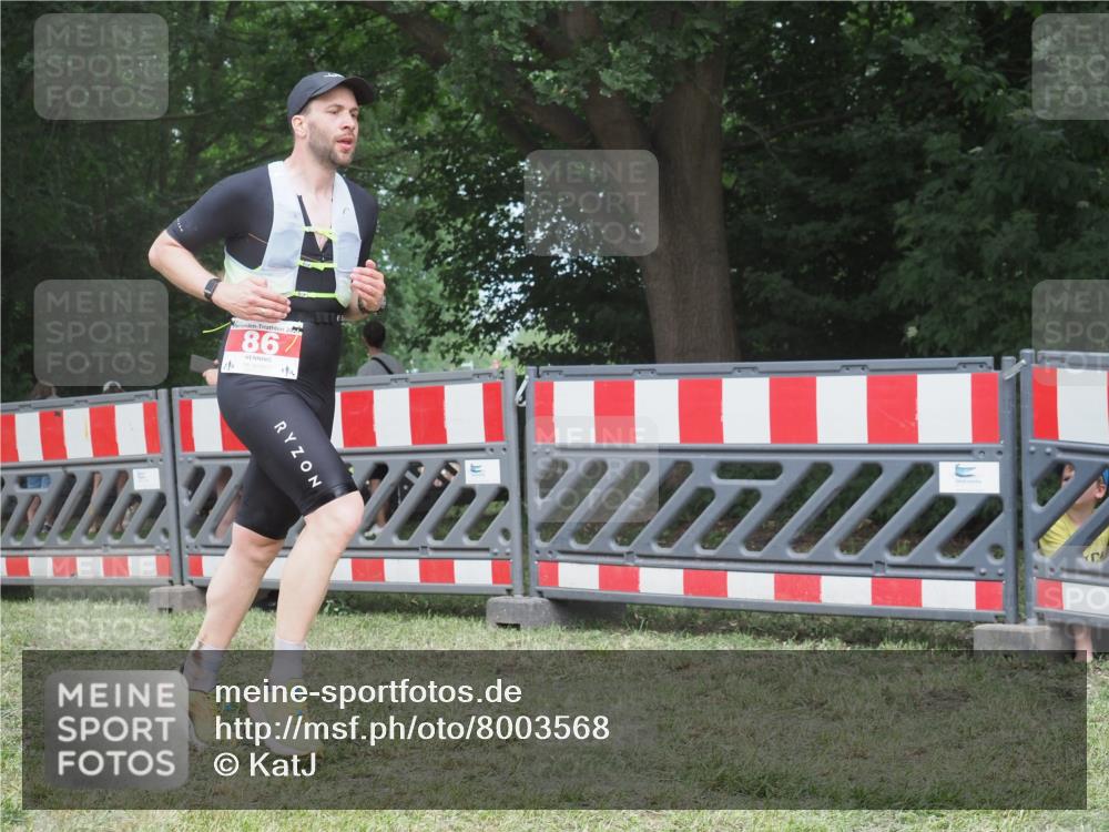21.06.2025 - 27. Vierlanden-Triathlon KatJ http://msf.ph/oto/8003568 15.06.2025 12:57:08 Ziel 64, 86 meine-sportfotos.de