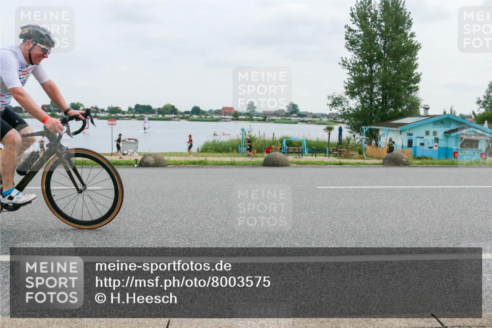 21.06.2025 - 27. Vierlanden-Triathlon H.Heesch http://msf.ph/oto/8003575 15.06.2025 12:51:29 Radfahren 959 meine-sportfotos.de