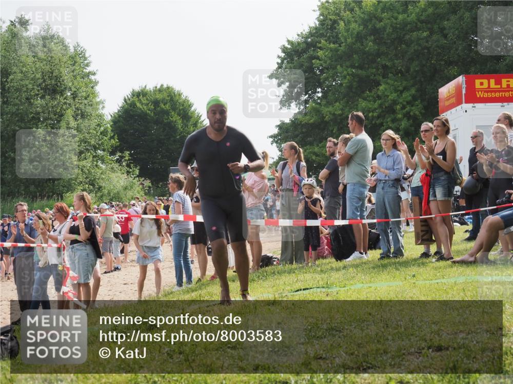 15.06.2025 - 27. Vierlanden-Triathlon KatJ http://msf.ph/oto/8003583 15.06.2025 10:02:19 Schwimmen 317 meine-sportfotos.de