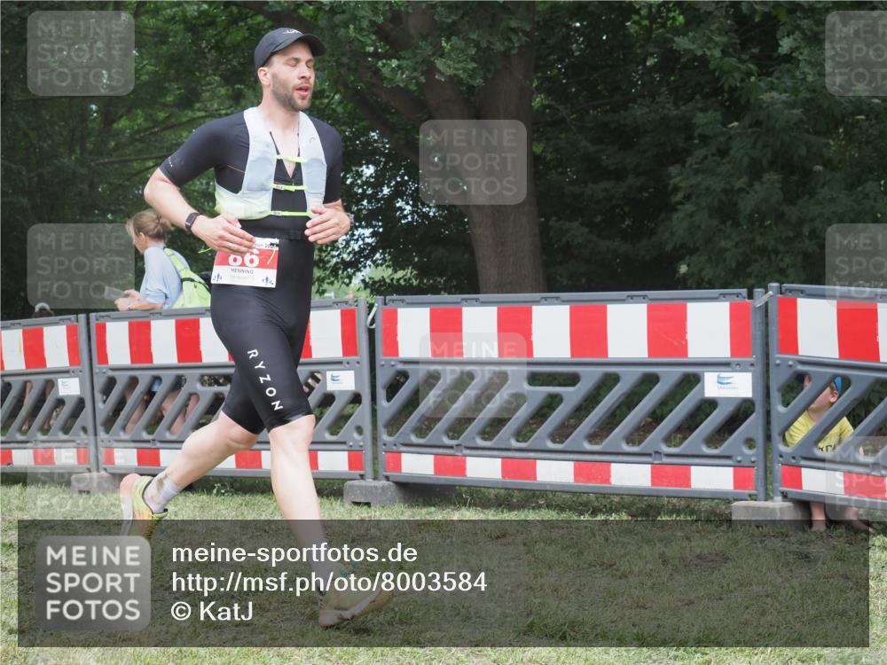 21.06.2025 - 27. Vierlanden-Triathlon KatJ http://msf.ph/oto/8003584 15.06.2025 12:57:08 Ziel 64, 86 meine-sportfotos.de