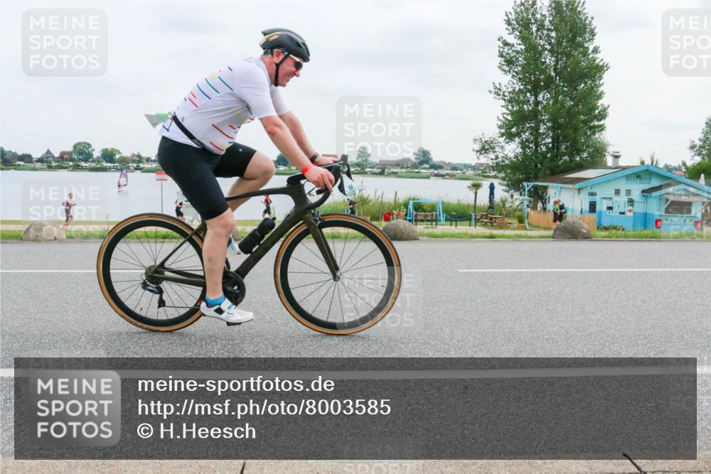21.06.2025 - 27. Vierlanden-Triathlon H.Heesch http://msf.ph/oto/8003585 15.06.2025 12:51:29 Radfahren 959 meine-sportfotos.de