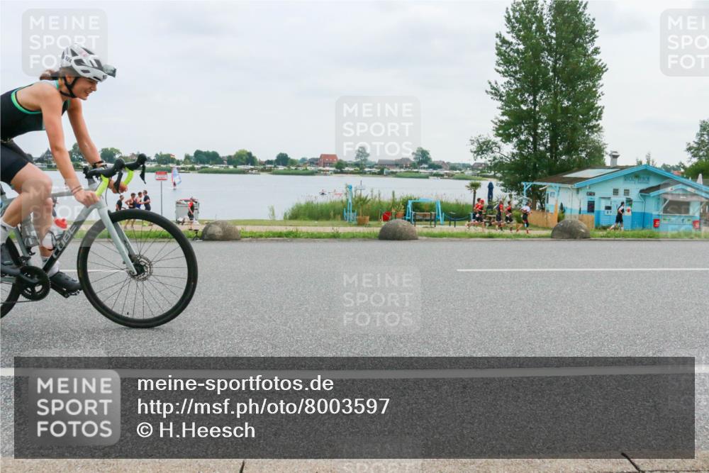 21.06.2025 - 27. Vierlanden-Triathlon H.Heesch http://msf.ph/oto/8003597 15.06.2025 12:51:37 Radfahren 924 meine-sportfotos.de