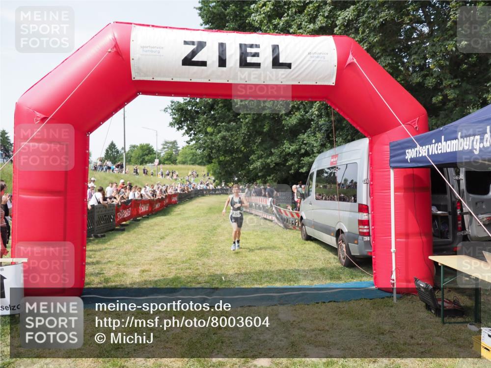 21.06.2025 - 27. Vierlanden-Triathlon MichiJ http://msf.ph/oto/8003604 15.06.2026 11:27:34 Ziel 509 meine-sportfotos.de