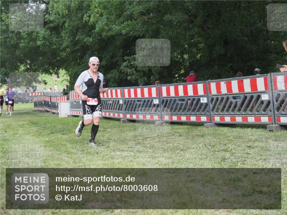 21.06.2025 - 27. Vierlanden-Triathlon KatJ http://msf.ph/oto/8003608 15.06.2025 12:57:15 Ziel 5, 51, 64, 99 meine-sportfotos.de
