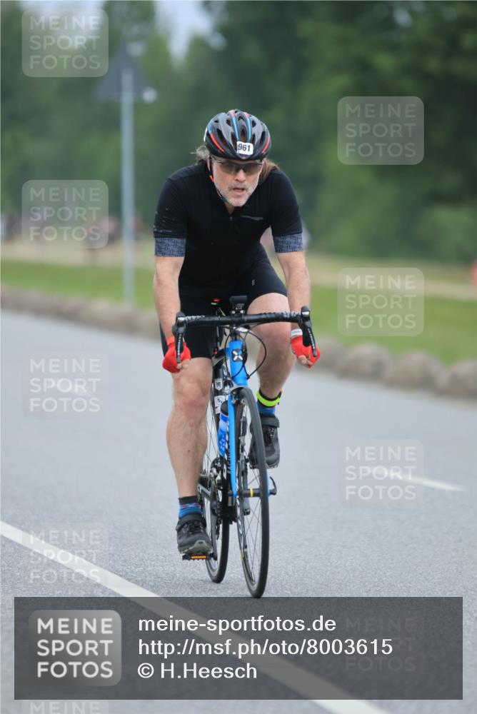 21.06.2025 - 27. Vierlanden-Triathlon H.Heesch http://msf.ph/oto/8003615 15.06.2025 12:47:55 Radfahren 961 meine-sportfotos.de