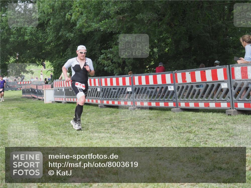 21.06.2025 - 27. Vierlanden-Triathlon KatJ http://msf.ph/oto/8003619 15.06.2025 12:57:15 Ziel 5, 51, 64, 99 meine-sportfotos.de