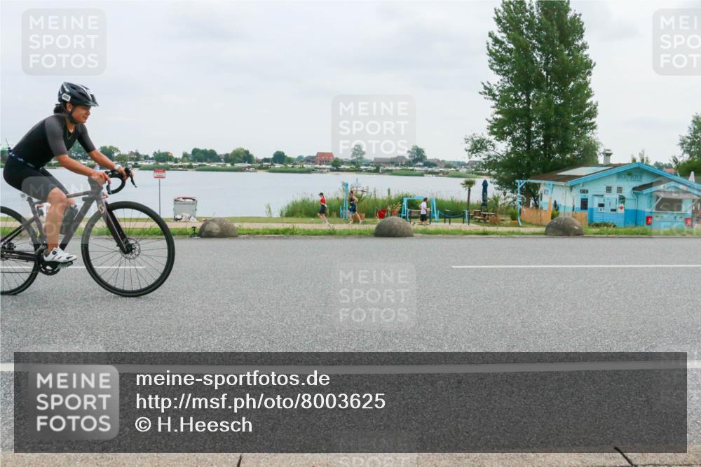 21.06.2025 - 27. Vierlanden-Triathlon H.Heesch http://msf.ph/oto/8003625 15.06.2025 12:52:00 Radfahren 699, 885 meine-sportfotos.de
