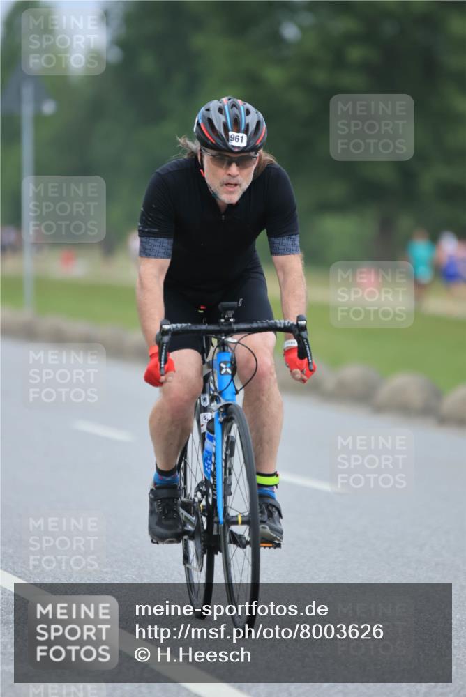 21.06.2025 - 27. Vierlanden-Triathlon H.Heesch http://msf.ph/oto/8003626 15.06.2025 12:47:56 Radfahren 961 meine-sportfotos.de