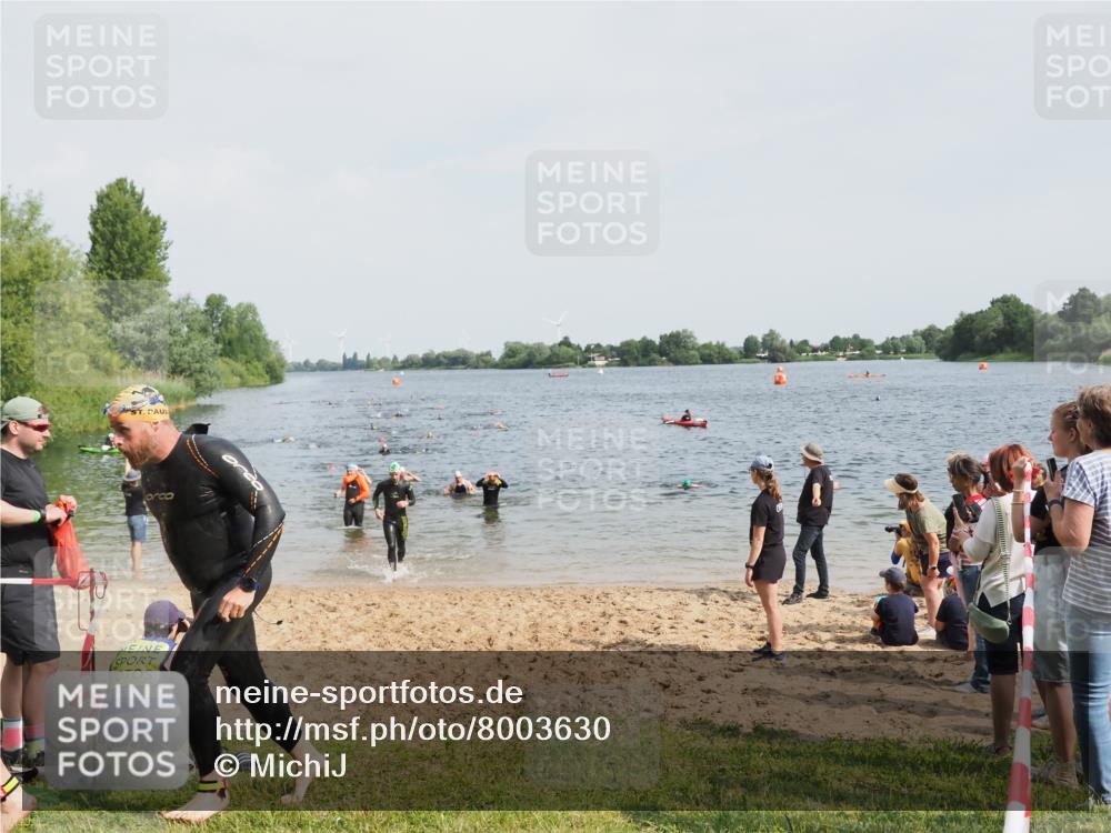 21.06.2025 - 27. Vierlanden-Triathlon MichiJ http://msf.ph/oto/8003630 15.06.2026 10:06:00 Schwimmen 362, 372, 410, 448, 458 meine-sportfotos.de