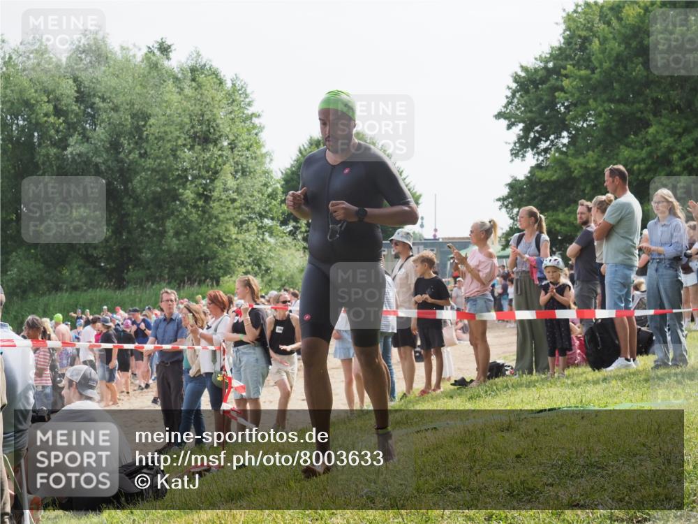 15.06.2025 - 27. Vierlanden-Triathlon KatJ http://msf.ph/oto/8003633 15.06.2025 10:02:20 Schwimmen 317 meine-sportfotos.de