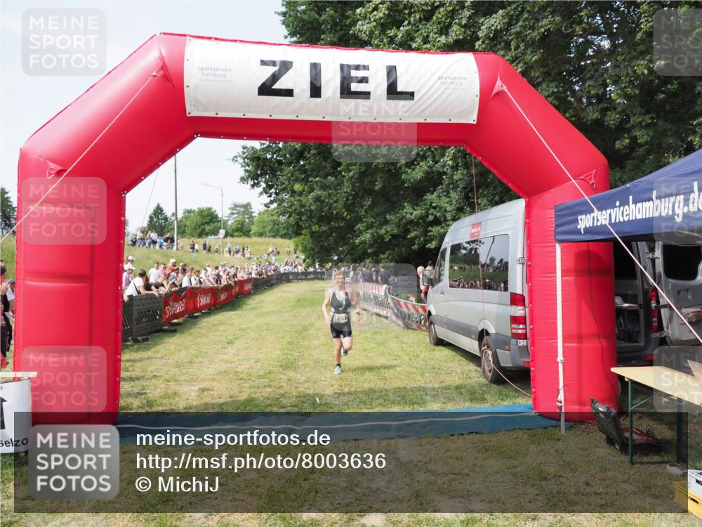 21.06.2025 - 27. Vierlanden-Triathlon MichiJ http://msf.ph/oto/8003636 15.06.2026 11:27:34 Ziel 509 meine-sportfotos.de