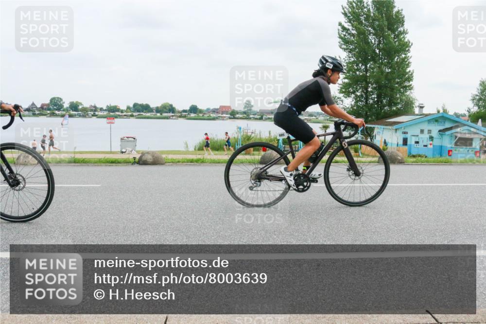 21.06.2025 - 27. Vierlanden-Triathlon H.Heesch http://msf.ph/oto/8003639 15.06.2025 12:52:01 Radfahren 699, 885 meine-sportfotos.de