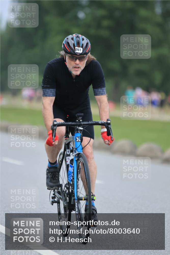 21.06.2025 - 27. Vierlanden-Triathlon H.Heesch http://msf.ph/oto/8003640 15.06.2025 12:47:56 Radfahren 961 meine-sportfotos.de