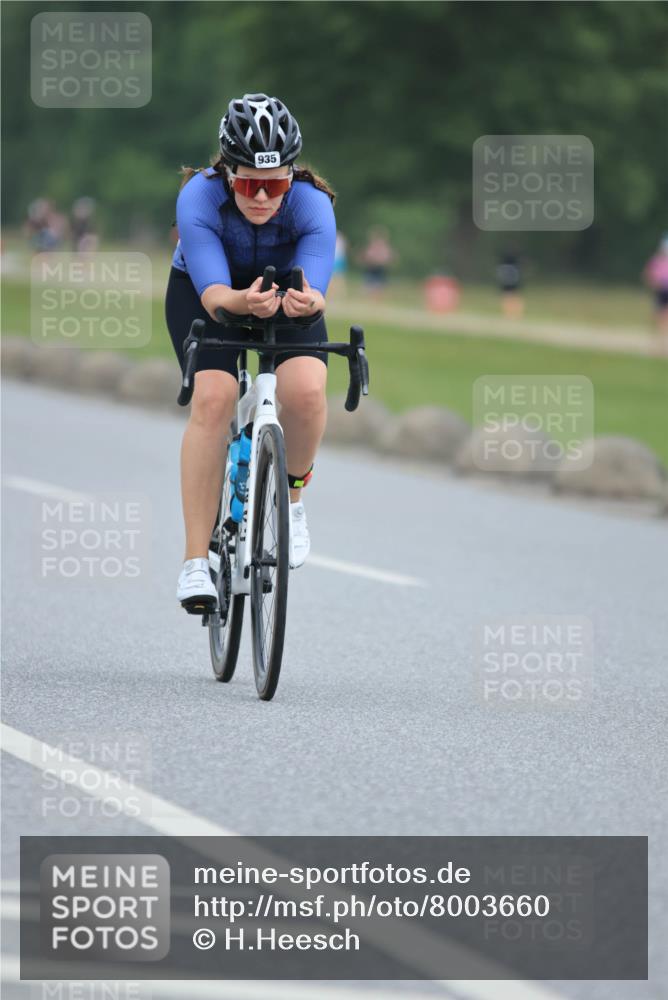 21.06.2025 - 27. Vierlanden-Triathlon H.Heesch http://msf.ph/oto/8003660 15.06.2025 12:48:14 Radfahren 935 meine-sportfotos.de