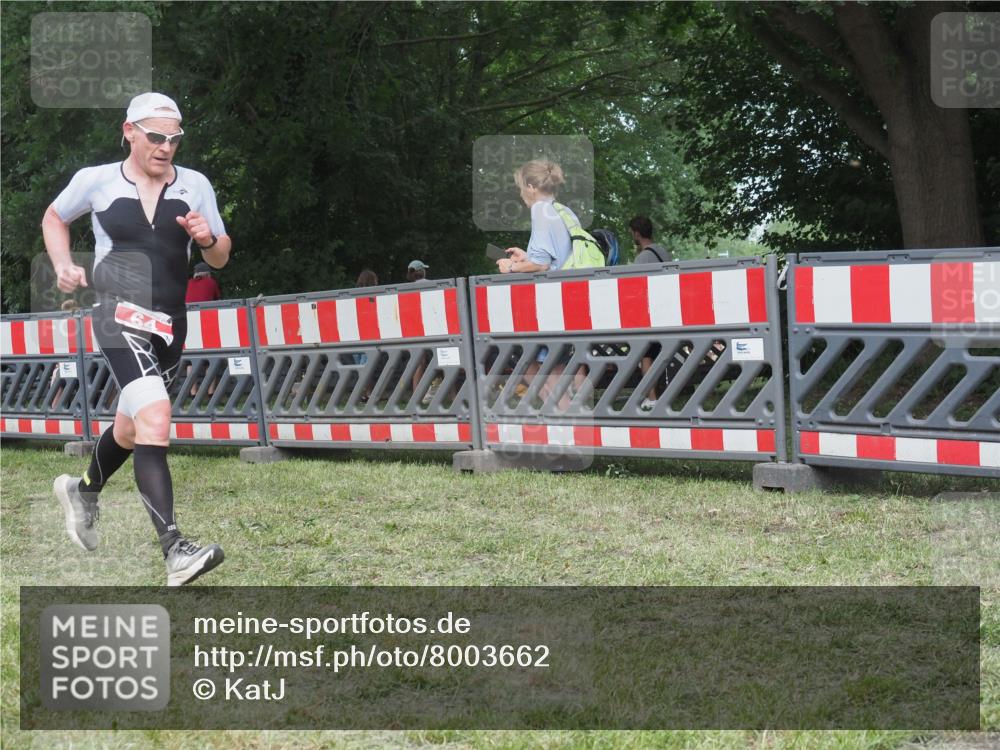 21.06.2025 - 27. Vierlanden-Triathlon KatJ http://msf.ph/oto/8003662 15.06.2025 12:57:15 Ziel 5, 51, 64, 99 meine-sportfotos.de