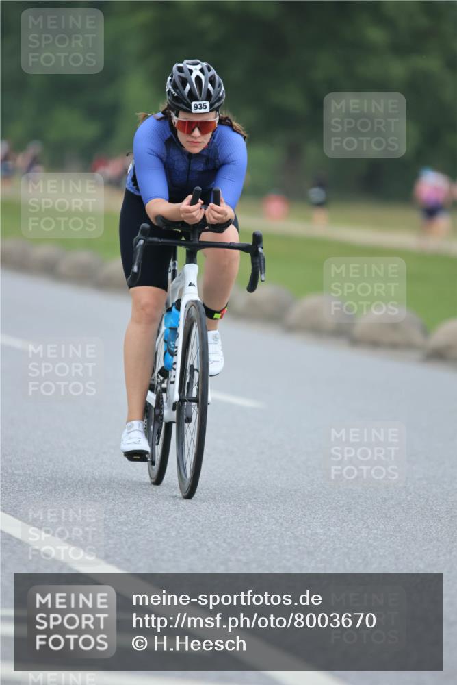 21.06.2025 - 27. Vierlanden-Triathlon H.Heesch http://msf.ph/oto/8003670 15.06.2025 12:48:14 Radfahren 935 meine-sportfotos.de