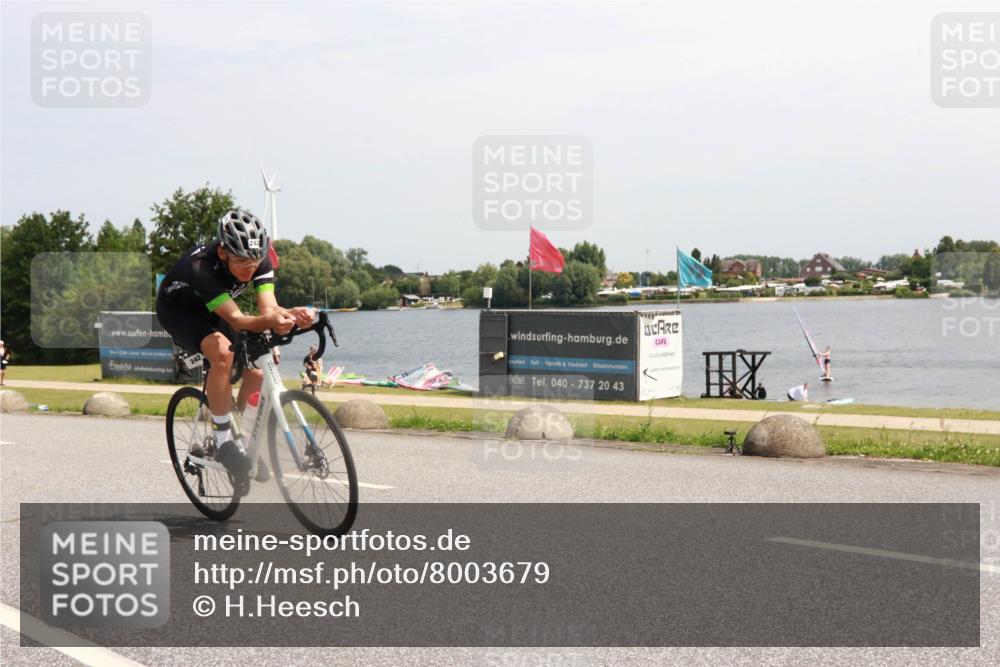 21.06.2025 - 27. Vierlanden-Triathlon H.Heesch http://msf.ph/oto/8003679 15.06.2025 11:50:30 Radfahren 242 meine-sportfotos.de