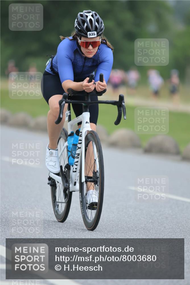 21.06.2025 - 27. Vierlanden-Triathlon H.Heesch http://msf.ph/oto/8003680 15.06.2025 12:48:14 Radfahren 935 meine-sportfotos.de