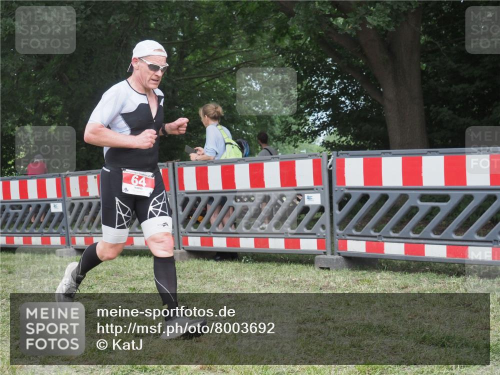 21.06.2025 - 27. Vierlanden-Triathlon KatJ http://msf.ph/oto/8003692 15.06.2025 12:57:16 Ziel 5, 51, 64, 99 meine-sportfotos.de