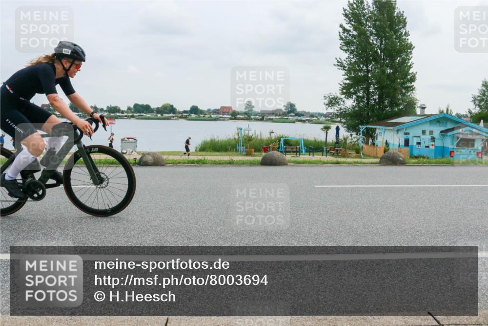 21.06.2025 - 27. Vierlanden-Triathlon H.Heesch http://msf.ph/oto/8003694 15.06.2025 12:52:46 Radfahren 889 meine-sportfotos.de