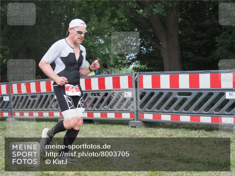 21.06.2025 - 27. Vierlanden-Triathlon KatJ http://msf.ph/oto/8003705 15.06.2025 12:57:16 Ziel 5, 51, 64, 99 meine-sportfotos.de