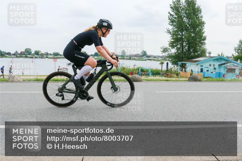 21.06.2025 - 27. Vierlanden-Triathlon H.Heesch http://msf.ph/oto/8003707 15.06.2025 12:52:46 Radfahren 889 meine-sportfotos.de