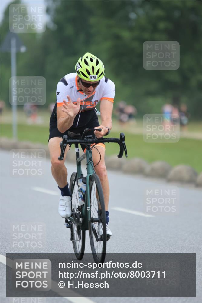 21.06.2025 - 27. Vierlanden-Triathlon H.Heesch http://msf.ph/oto/8003711 15.06.2025 12:48:24 Radfahren 875 meine-sportfotos.de