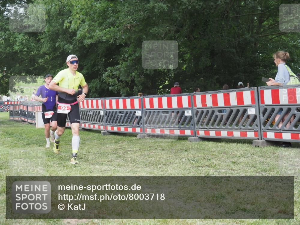 21.06.2025 - 27. Vierlanden-Triathlon KatJ http://msf.ph/oto/8003718 15.06.2025 12:57:20 Ziel 5, 51, 99 meine-sportfotos.de