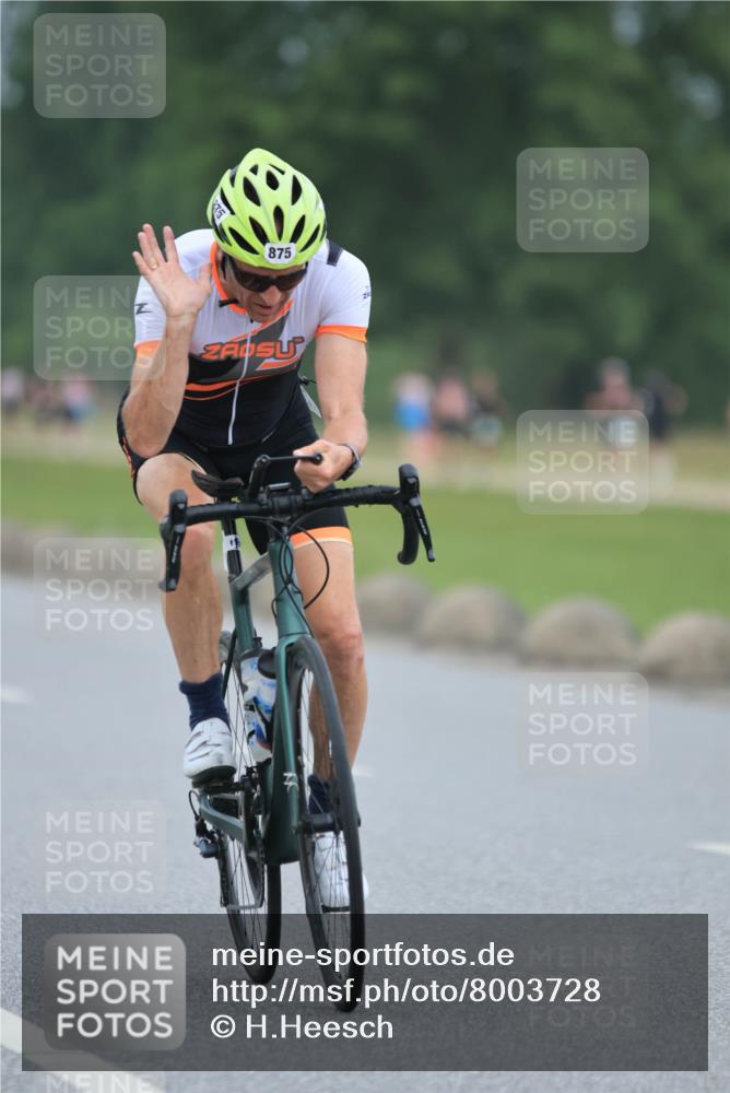 21.06.2025 - 27. Vierlanden-Triathlon H.Heesch http://msf.ph/oto/8003728 15.06.2025 12:48:24 Radfahren 875 meine-sportfotos.de