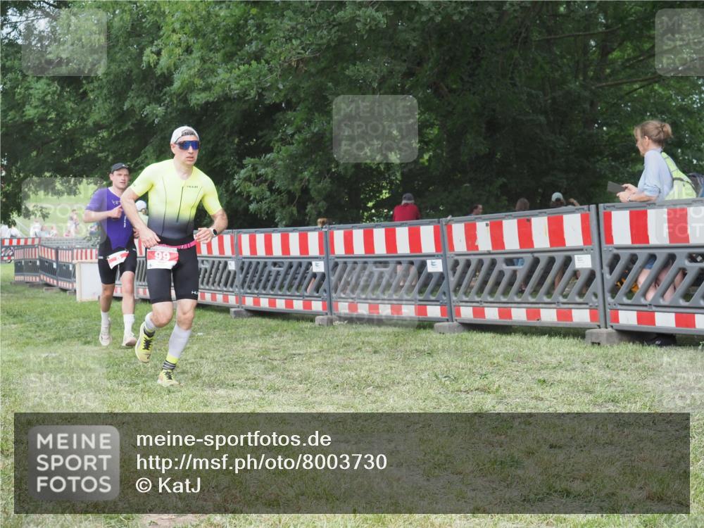 21.06.2025 - 27. Vierlanden-Triathlon KatJ http://msf.ph/oto/8003730 15.06.2025 12:57:20 Ziel 5, 51, 99 meine-sportfotos.de