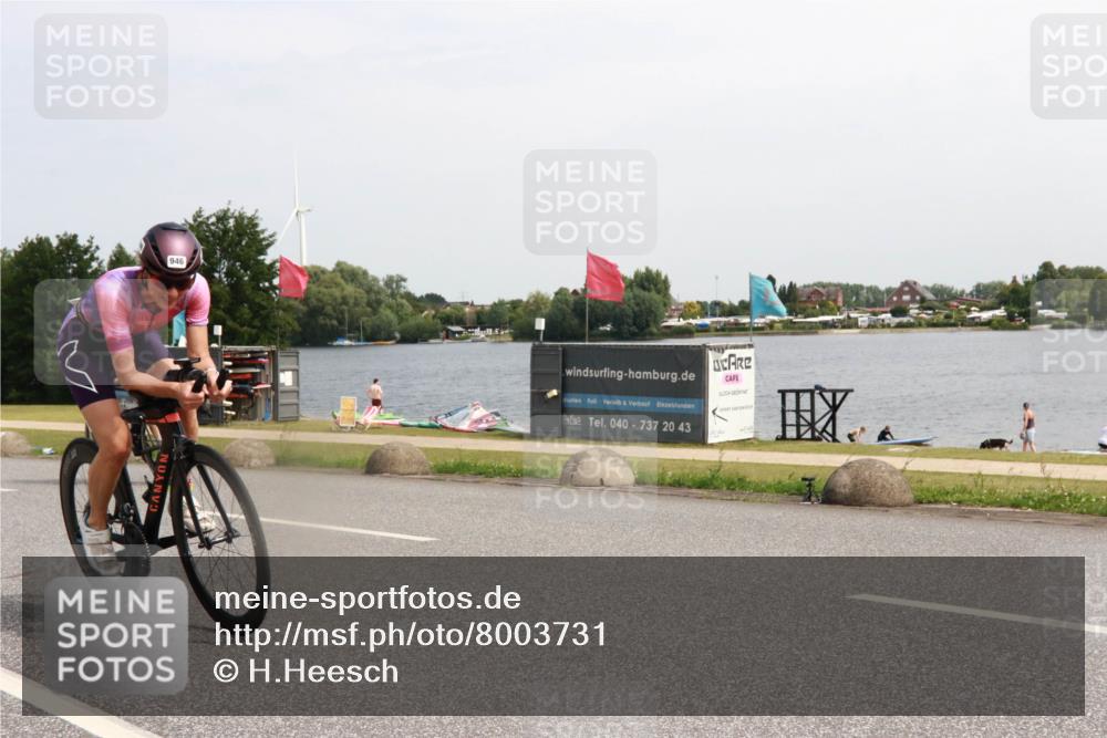 21.06.2025 - 27. Vierlanden-Triathlon H.Heesch http://msf.ph/oto/8003731 15.06.2025 11:51:06 Radfahren 782, 797, 946, 947 meine-sportfotos.de