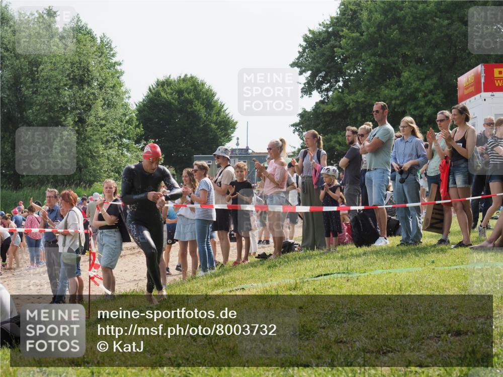 15.06.2025 - 27. Vierlanden-Triathlon KatJ http://msf.ph/oto/8003732 15.06.2025 10:02:42 Schwimmen 397, 405 meine-sportfotos.de