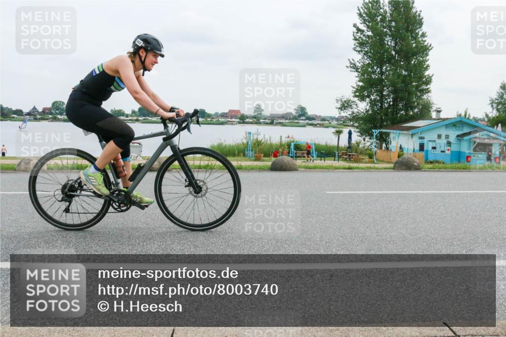 21.06.2025 - 27. Vierlanden-Triathlon H.Heesch http://msf.ph/oto/8003740 15.06.2025 12:53:39 Radfahren 942 meine-sportfotos.de